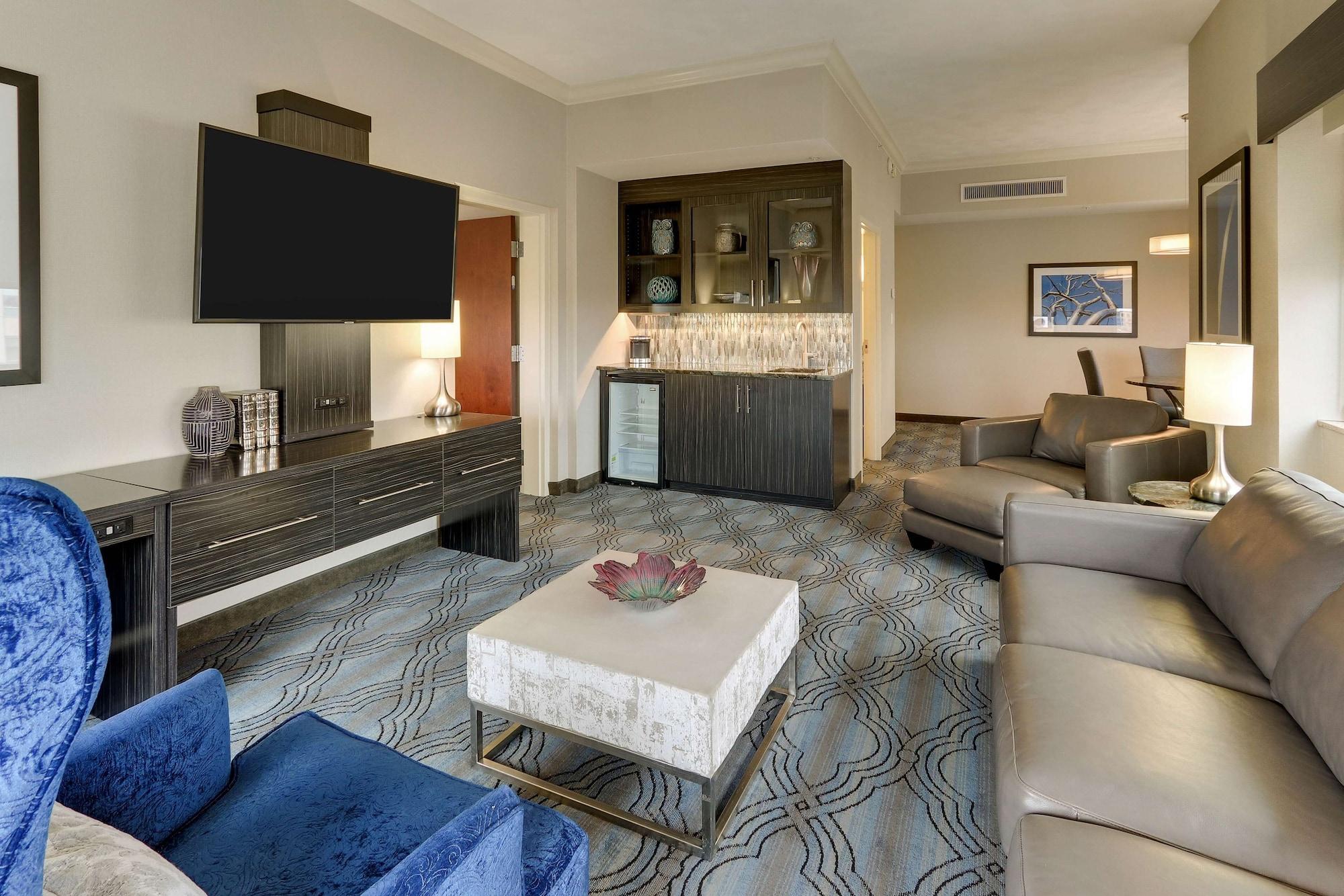 Doubletree By Hilton Forest Park Saint Louis