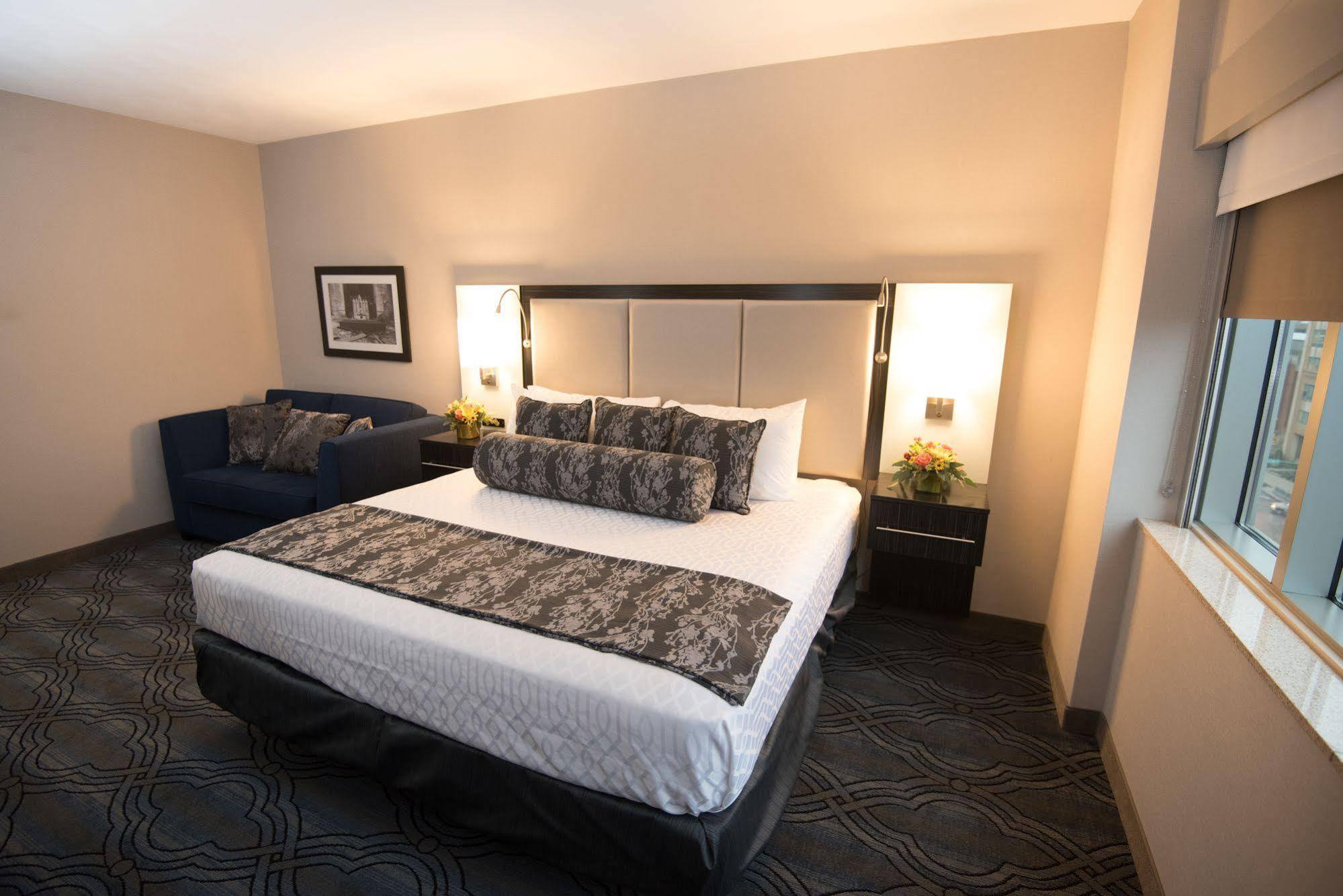 Doubletree By Hilton Forest Park 4*
