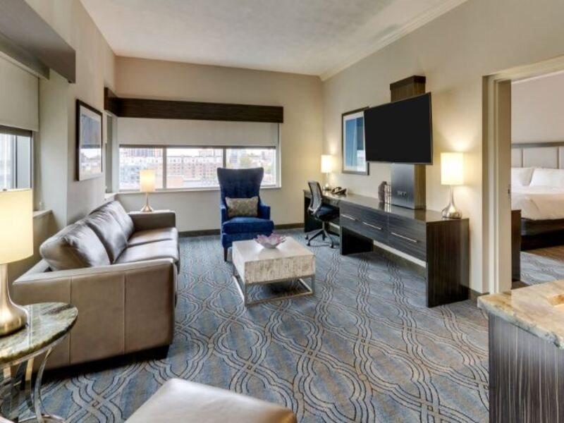 Doubletree By Hilton Forest Park