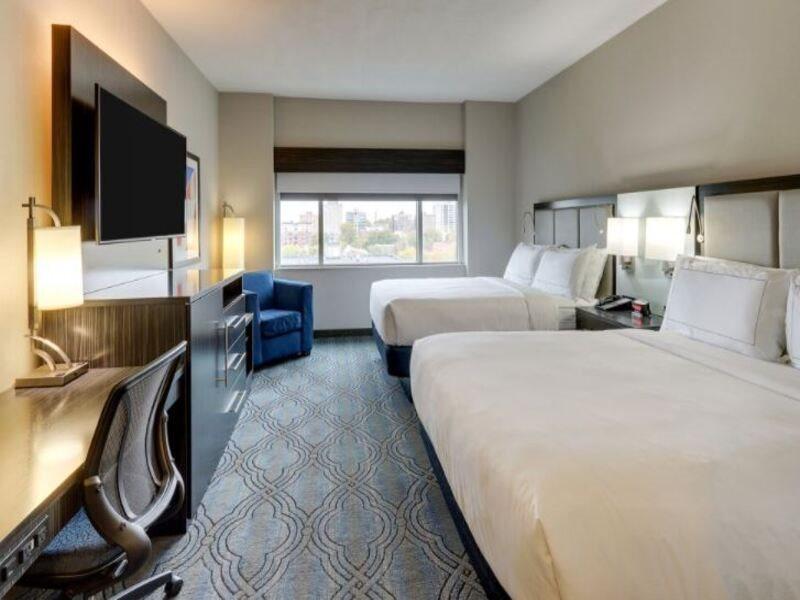 Doubletree By Hilton Forest Park Hotel