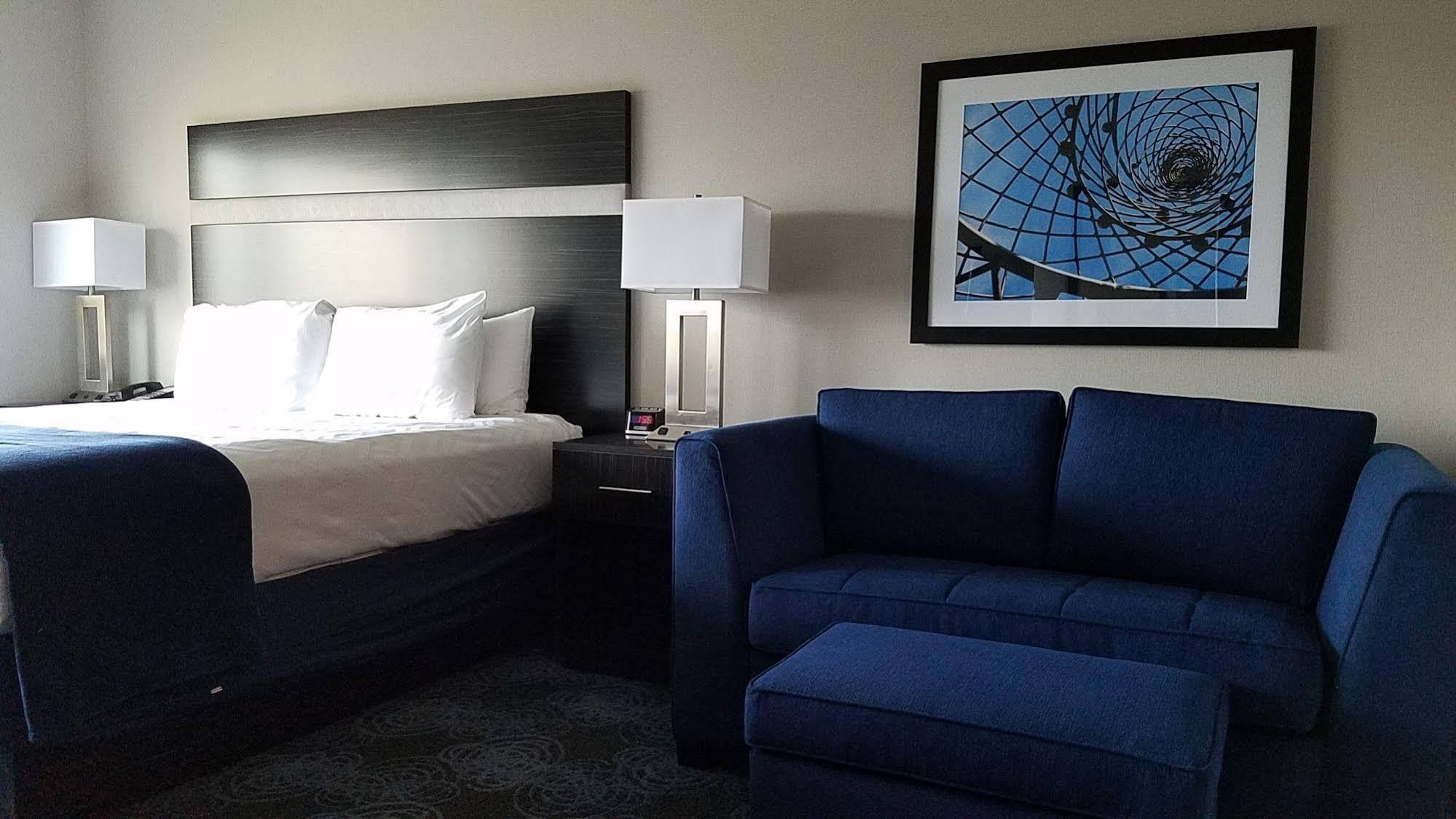 Doubletree By Hilton Forest Park Hotel 4*