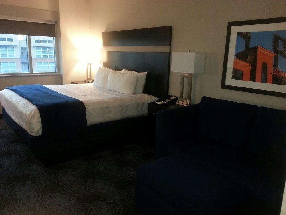 Doubletree By Hilton Forest Park Saint Louis