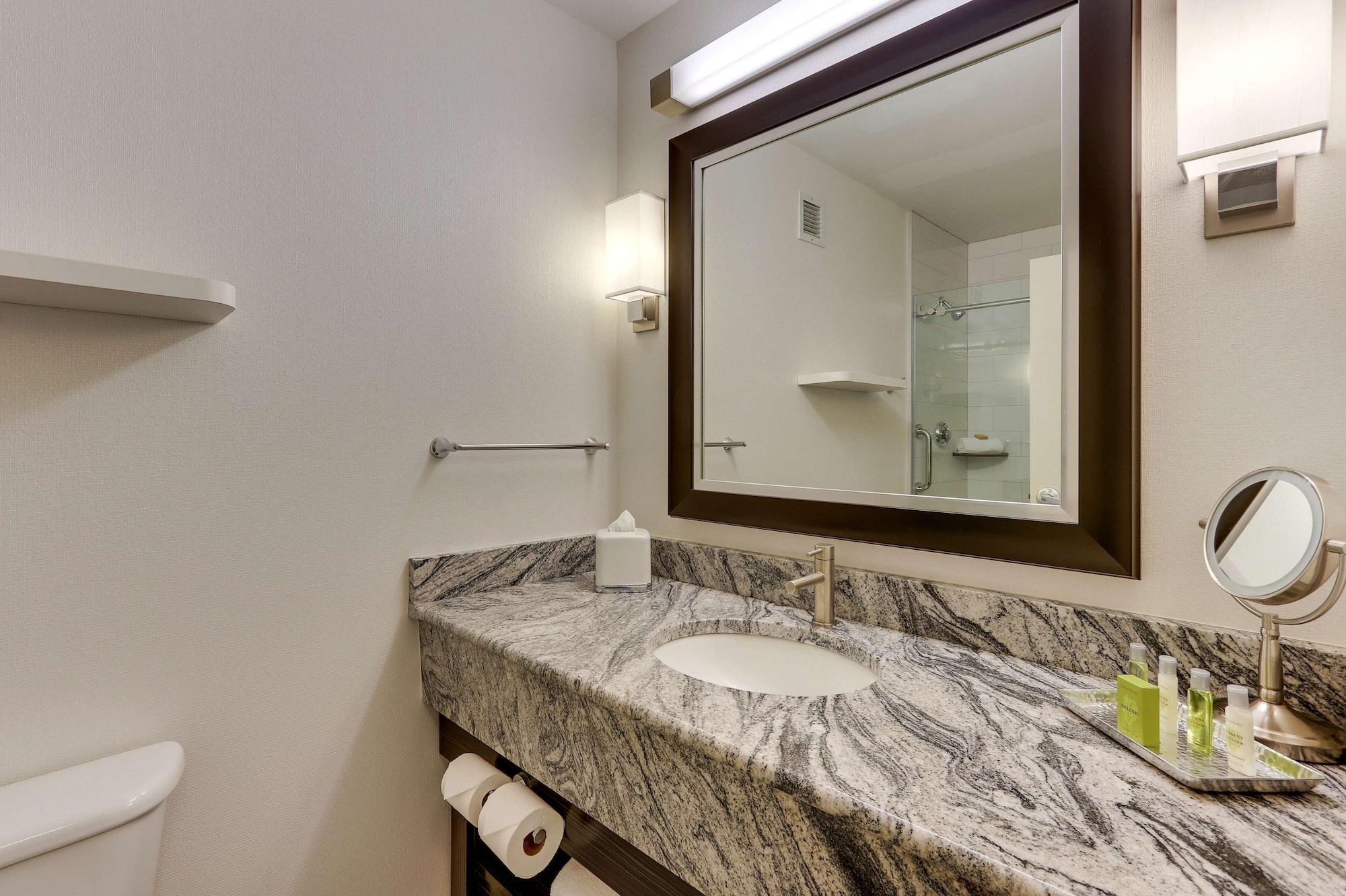 Hotel Doubletree By Hilton Forest Park 4*