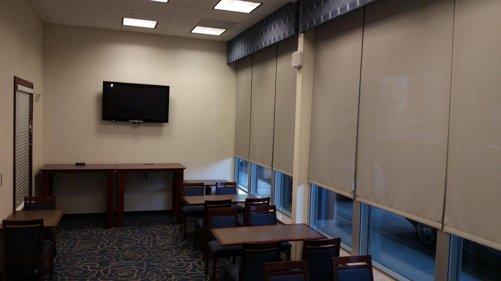 Doubletree By Hilton Forest Park Hotel 4*