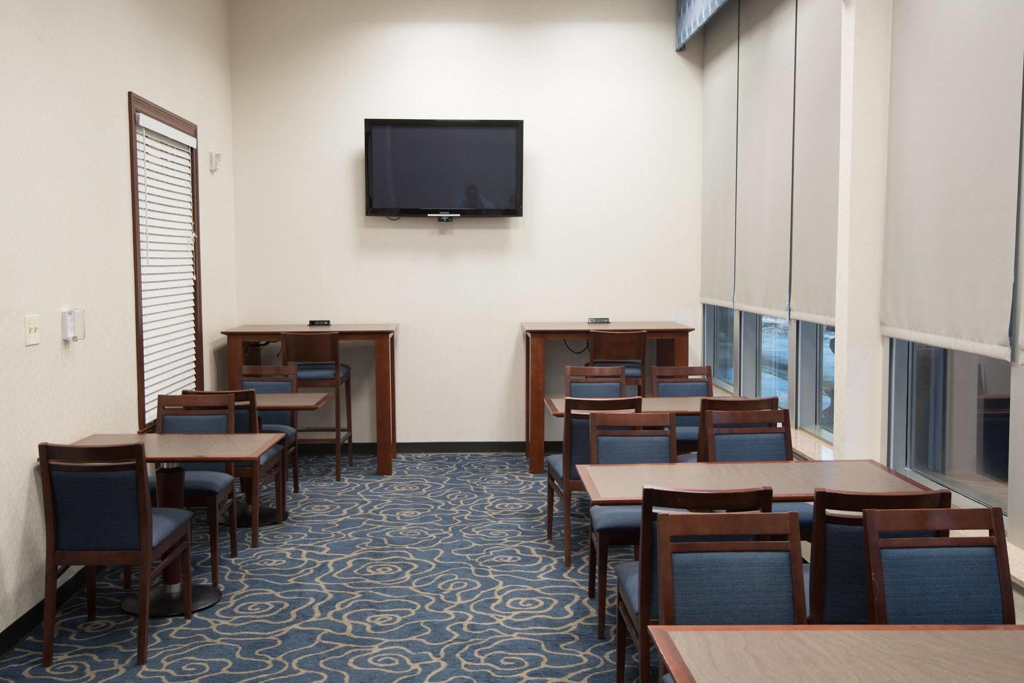 Doubletree By Hilton Forest Park Saint Louis